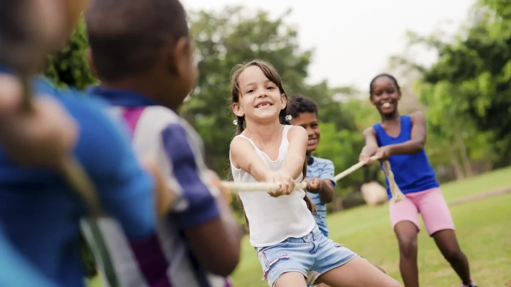 niños realizando actividades de ocio y tiempo libre